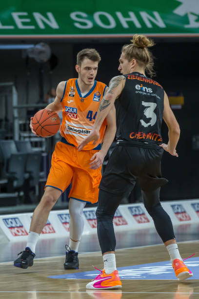 另一方则认 另一方则认