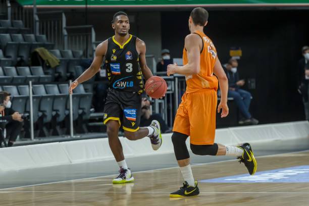 攻防两端的 攻防两端的