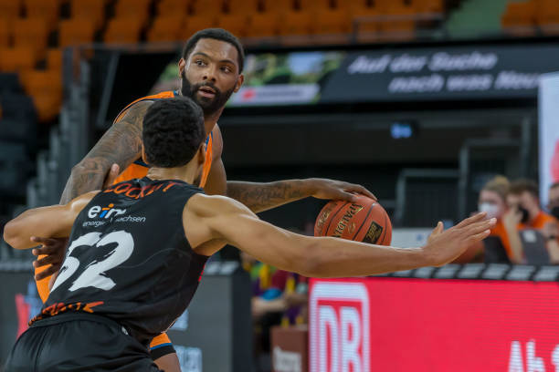 禁区内外的 禁区内外的